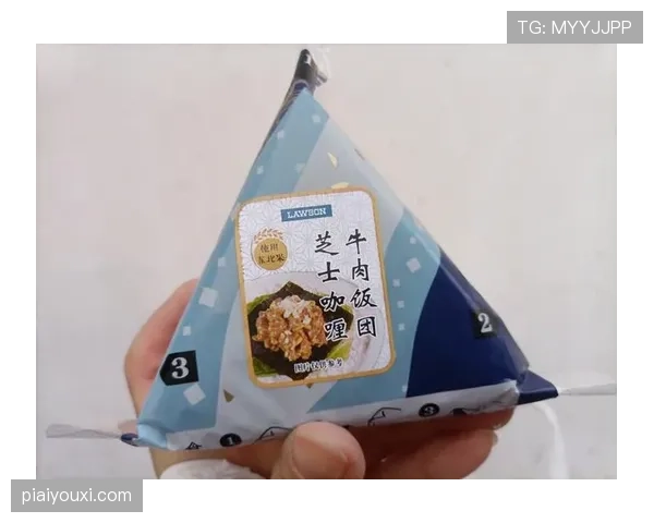 大阪刚赢完比赛就跑去便利店买饭团，这自律生活也太真实了吧