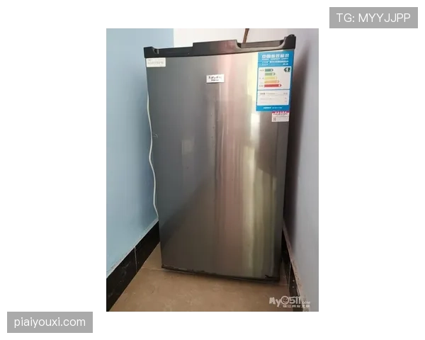 萨卡家的冰箱里居然塞满了能量胶，连瓶水都放不下